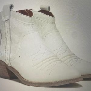 NEW ZODIAC WHITE COWBOY BOOTIES
